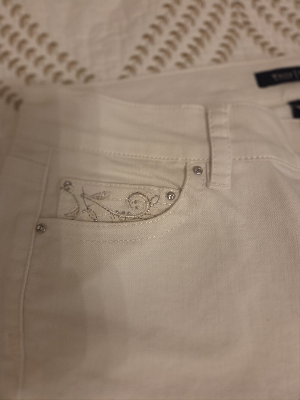White House Black Market Women's White Slim Jeans - Picture 5 of 10